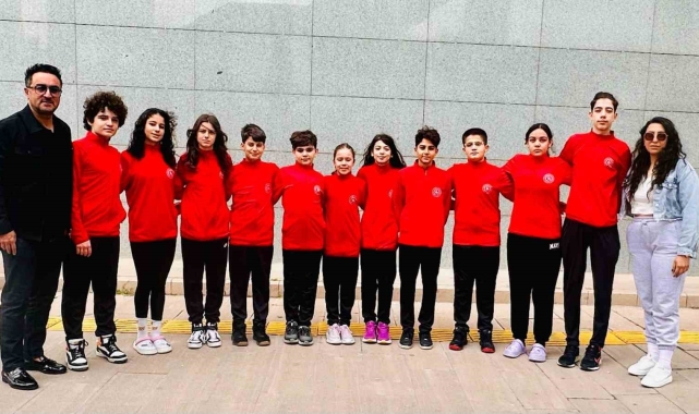 Yüzmede Elazığ'a 8 madalya