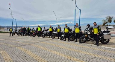 Zorlu yolculuk sonrası motosikleti grup Manavgat'a ulaştı