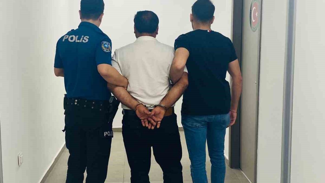 Kırmızı bültenle aranan hükümlü pasaport kontrolünde yakalandı