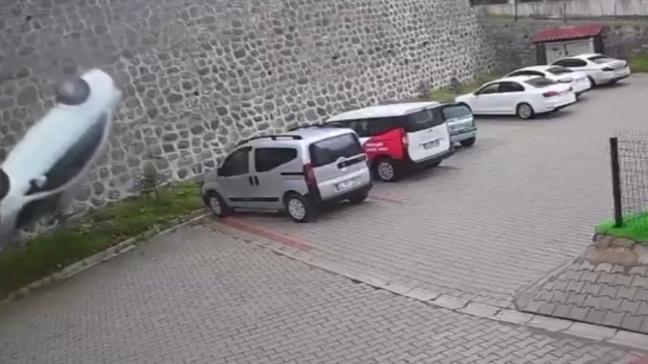 Ordu’da otomobil site bahçesine uçtu: 1 ölü