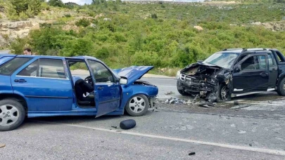 Antalya’da iki araç çarpıştı: 1 ölü, 2 yaralı