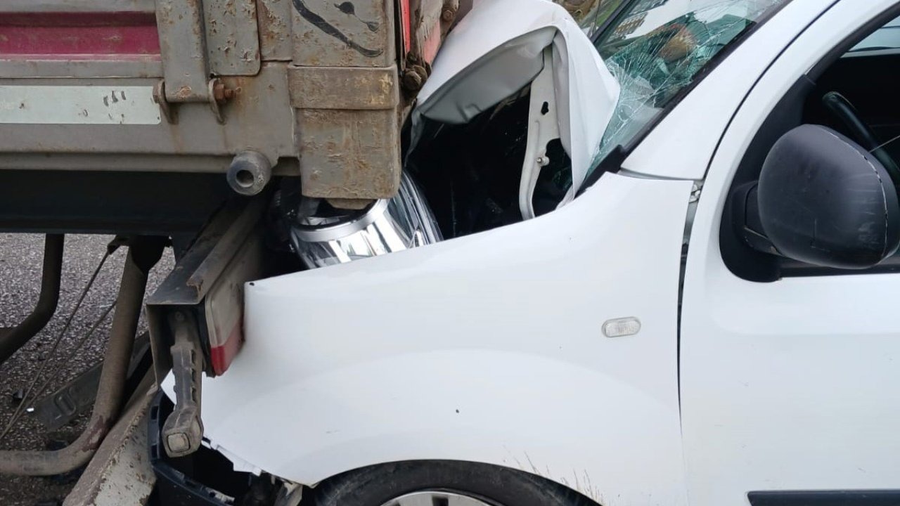 Samsun’da hafif ticari araç tıra çarptı: 1 yaralı