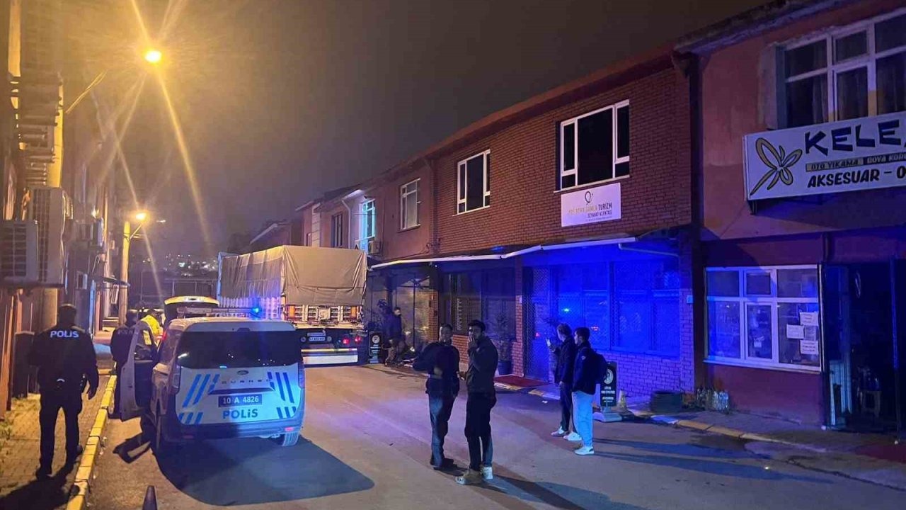 Ters yönden giden alkollü tır şoförü trafiği birbirine kattı