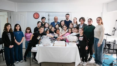 Başkan Gürbüz'den TSM Çocuk Korosuna sürpriz ziyaret