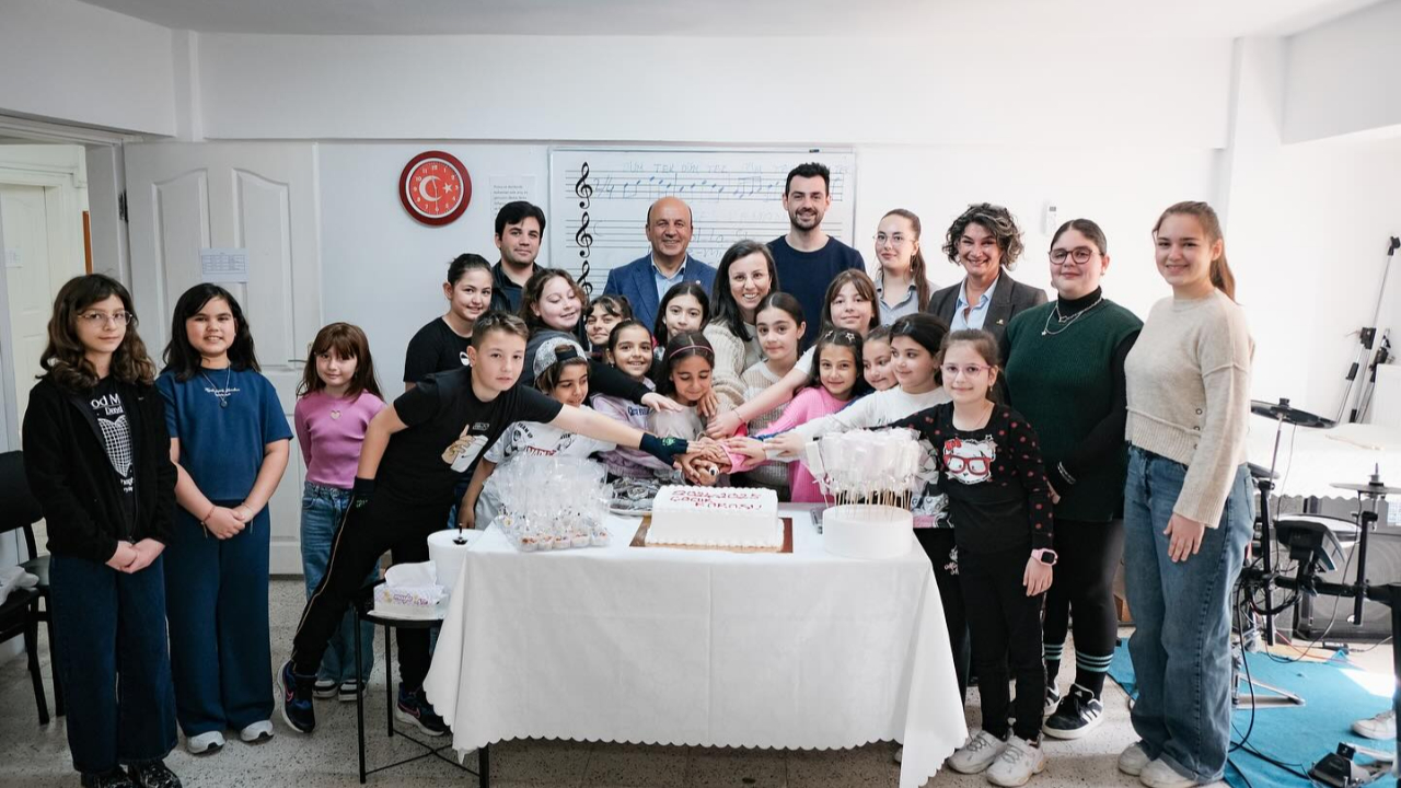 Başkan Gürbüz'den TSM Çocuk Korosuna sürpriz ziyaret