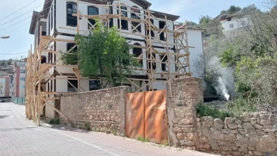 Boyabat'ta bir tarihi konak daha yenileniyor