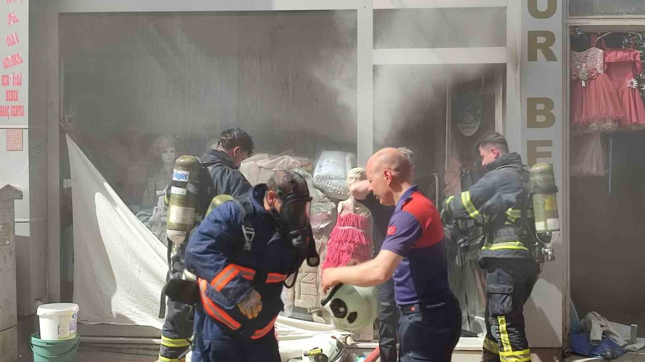 Keşan’da çocuk giyim mağazasında yangın