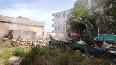 Şanlıurfa’da ilginç yıkım
