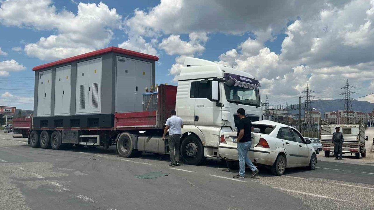 Tır ile otomobil çarpıştı: 1 yaralı