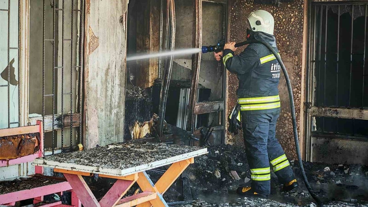 Tekirdağ’da depo yangını