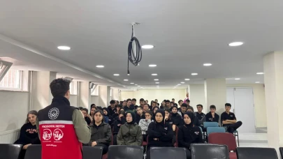 Lise öğrencileri kadına yönelik şiddetin önlenmesi konusunda bilgilendirildi