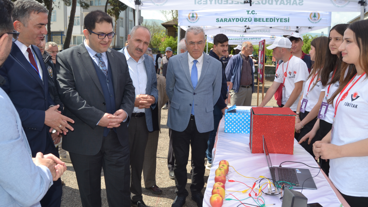 Öğrenciler bilim projelerini sergiledi
