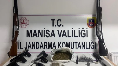 Ruhsatsız silahlar ve uyuşturucuyla yakalandı