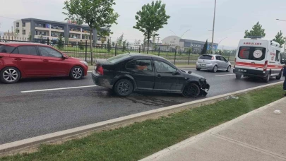 Bariyere çarptı yaralandı