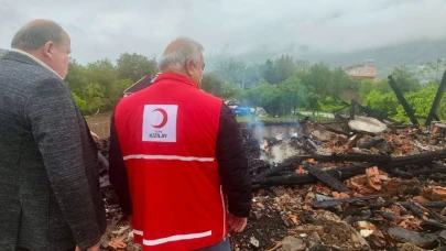 Evi yanan vatandaşa Kızılay'dan yardım eli