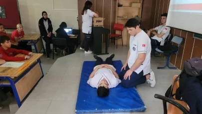 Öğrenciler ilk yardıma ilk adımı attı