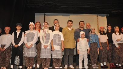 Gerze'de minik oyunculardan unutulmaz performans