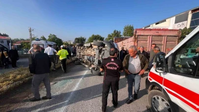 İşçi servisi ile otomobil çarpıştı: 12 yaralı