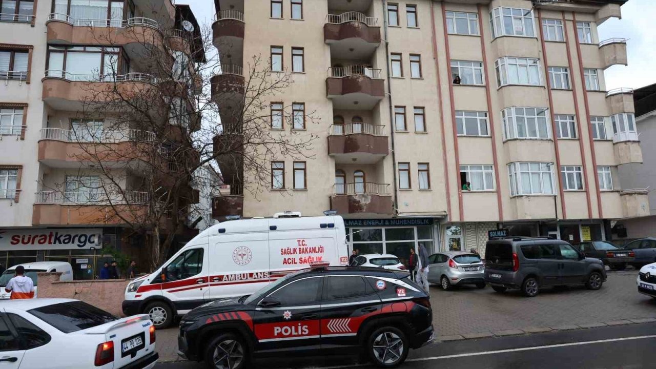 Balkondan düşen kadın hayatını kaybetti
