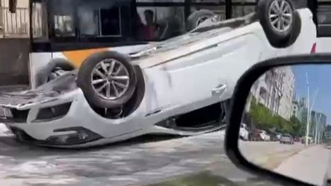 Otomobil ağaca çarpıp takla attı