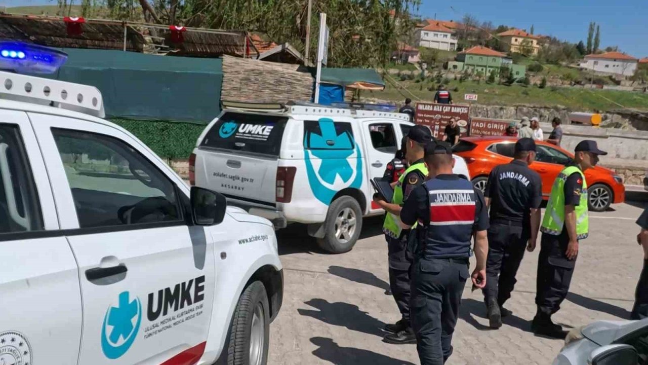 Dede ile torunu fotoğraf çektirirken çaya düştü