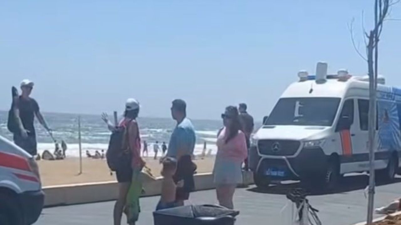 Dalgalı denize giren genç boğularak hayatını kaybetti
