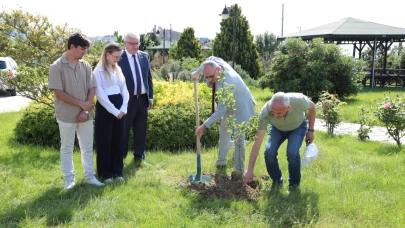 Yeni yaşına fidanlarla “Merhaba” dedi