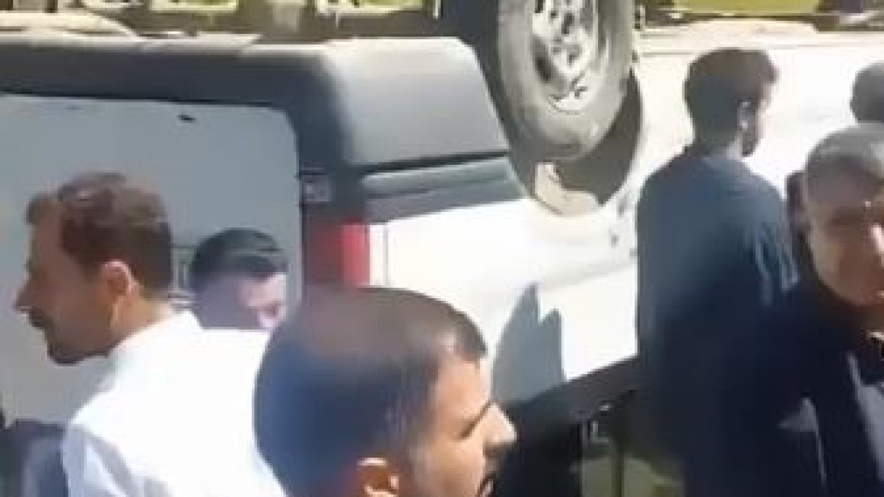 Öğrenci servisi takla attı: 13 yaralı