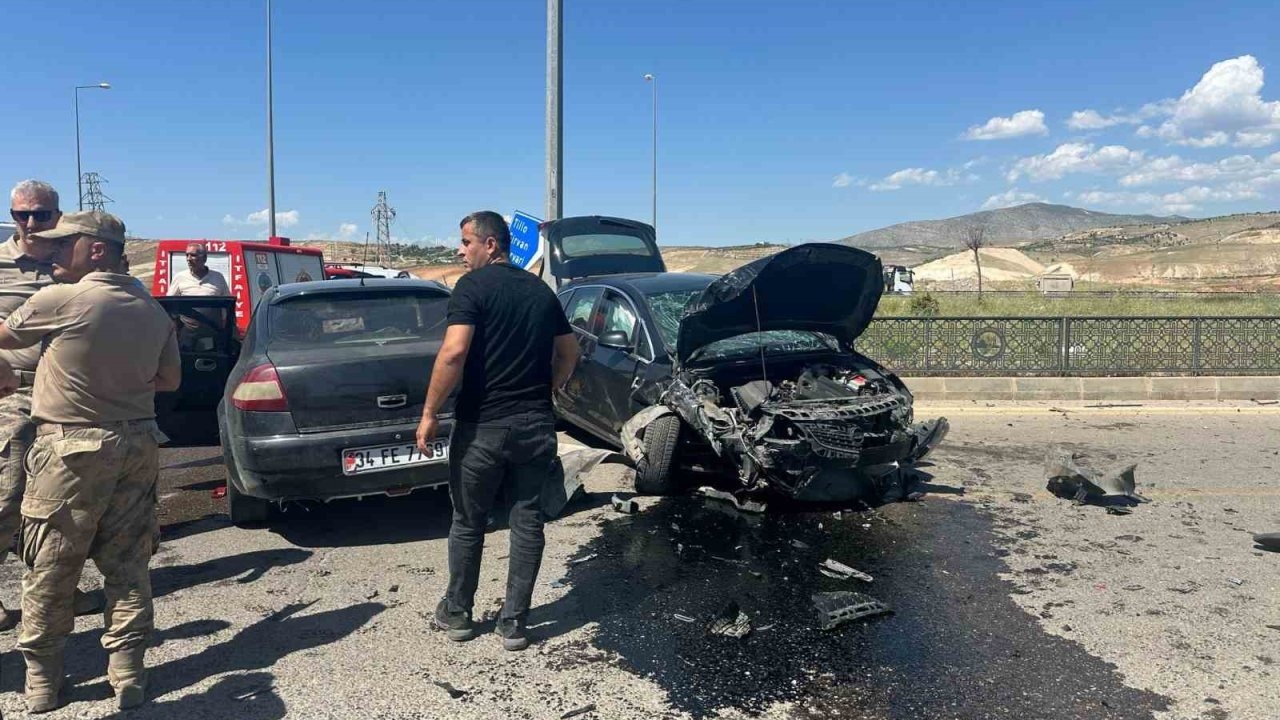 Siirt’te trafik kazası: 1’i ağır 4 yaralı