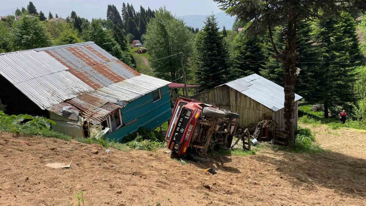 Kaza bir aileyi daha ayırdı: Kocası öldü, eşi yaralandı