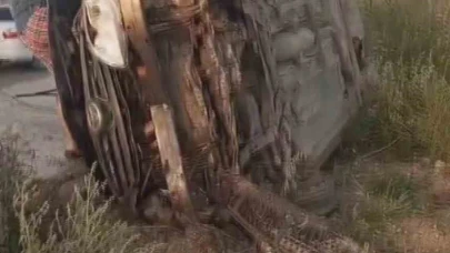 Takla atan atarak yan yatan otomobildeki 4 kişi yaralandı