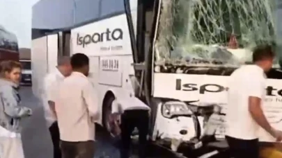 İki yolcu otobüsü çarpıştı: 1’i ağır 27 yaralı