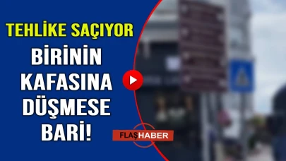Sinop’ta sallanan tabela tehlike saçıyor