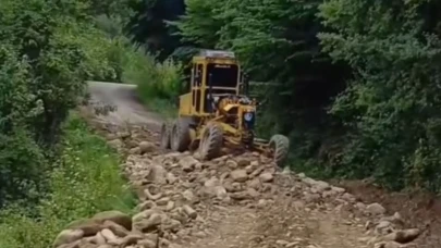 Heyelanla kapanan yol ulaşıma açıldı