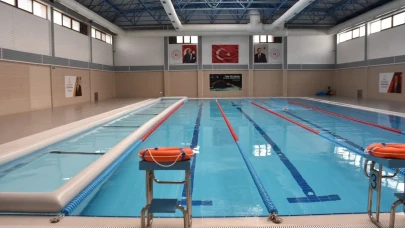 Yüzme havuzunda yeni kulvar sistemi devrede
