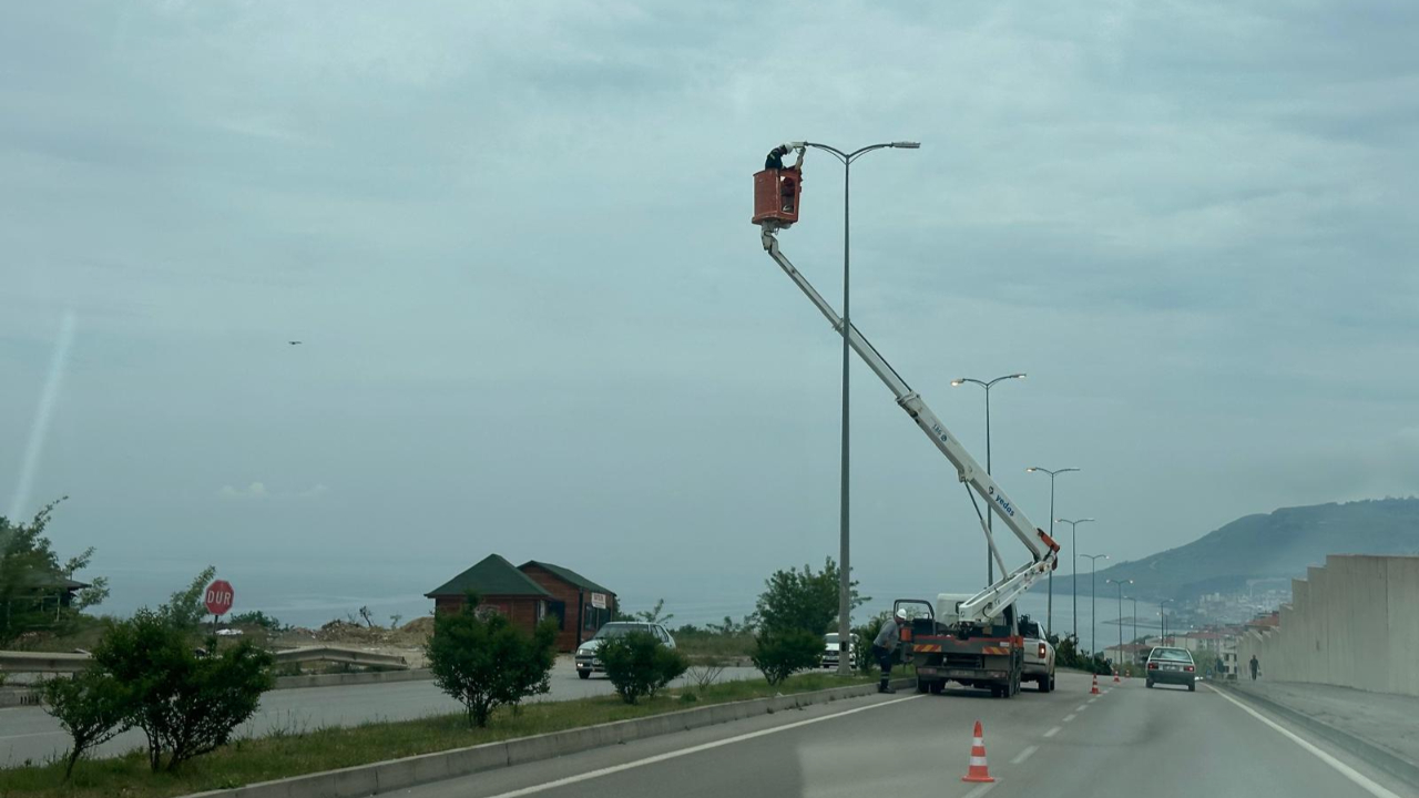 Sinop’ta yanmayan sokak lambaları yenileniyor