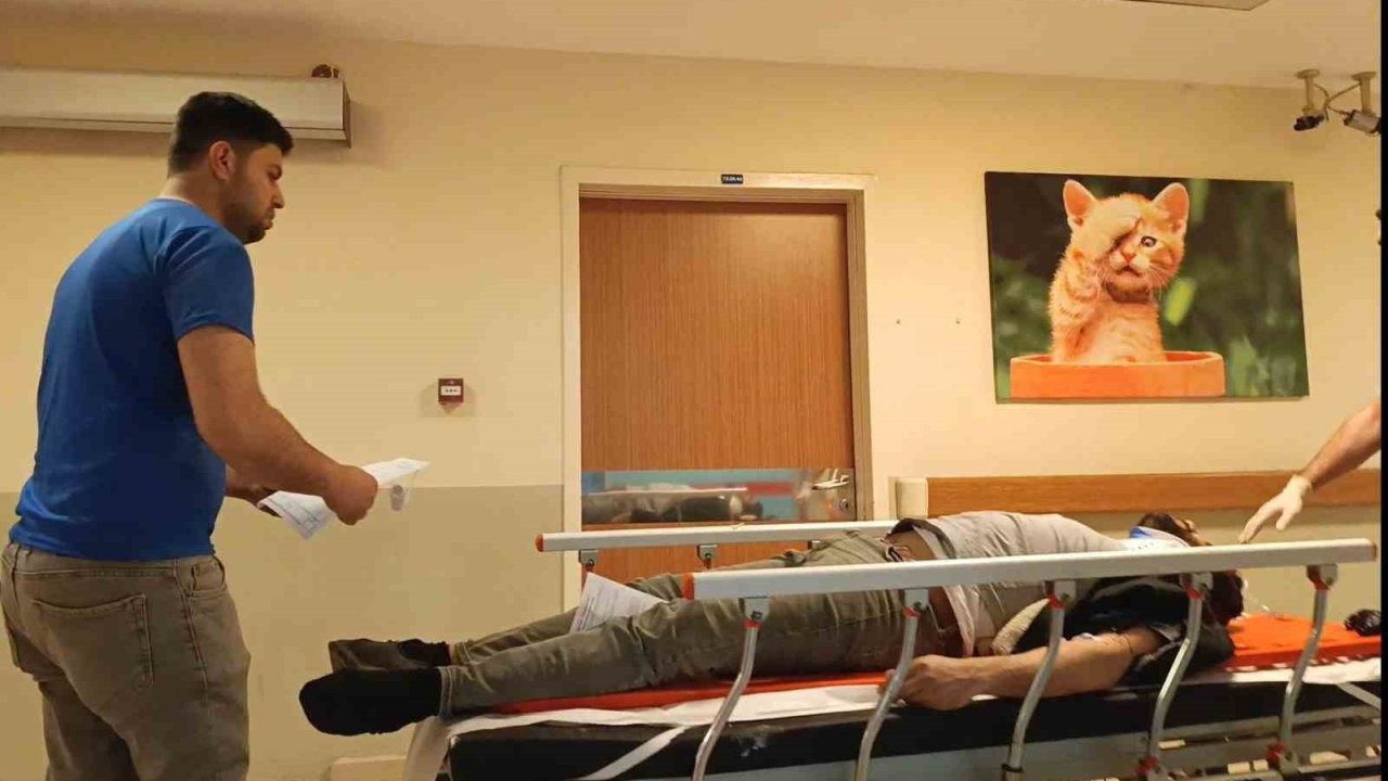 Otomobil ile motosiklet çarpıştı: 3 yaralı