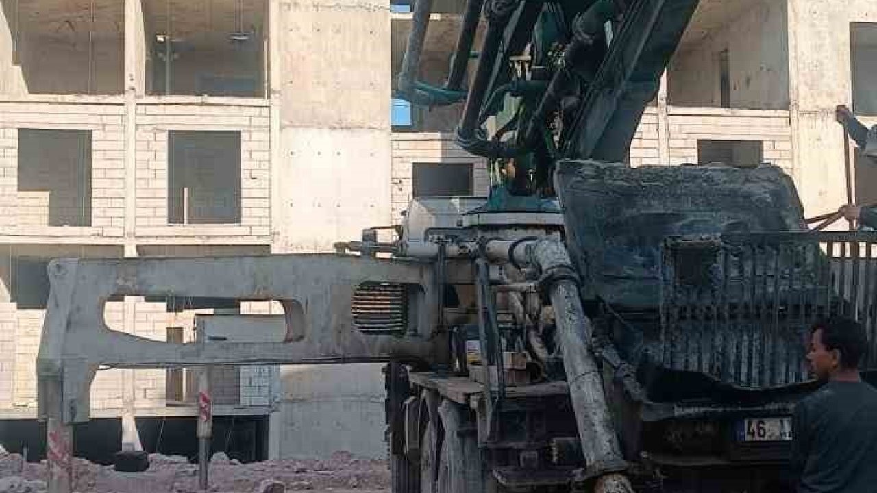 İnşaattan düşen işçi öldü