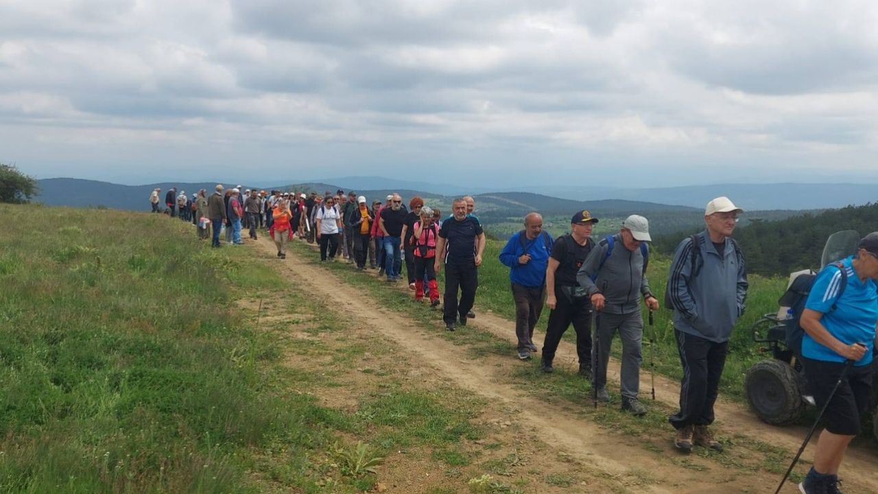 Sinop’ta Doğa Yürüyüşü kulüpleri maden sahasına karşı omuz omuza yürüdü