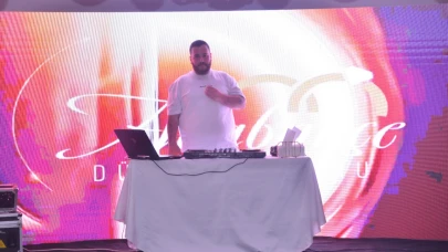 Sinoplu genç DJ, uluslararası arenada ses getiriyor