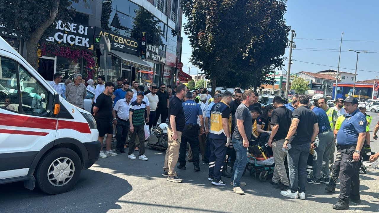 Otomobil ile çarpışan motosikletteki 2 polis memuru yaralandı