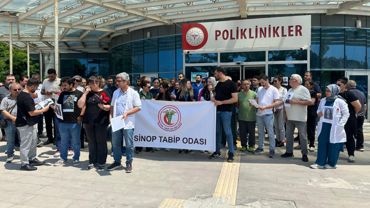 Trafik kazasında hayatını kaybeden sağlık emekçileri Sinop'ta anıldı