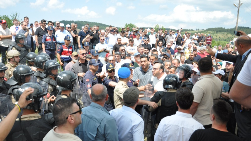 Halk madene karşı omuz omuza verdi, ÇED toplantısı iptal oldu