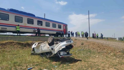 Muş’ta tren otomobile çarptı: 1 yaralı