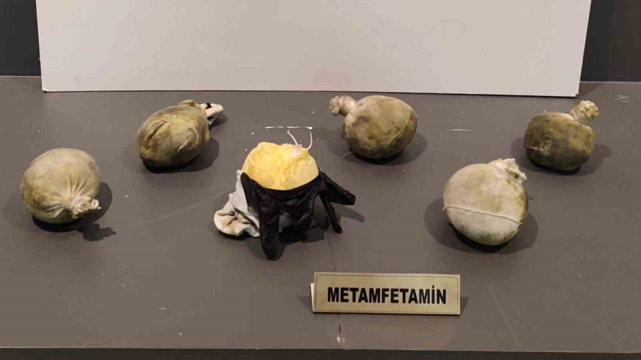 Samsun’da bir araçta 1 kilo metamfetamin ele geçirildi: 3 gözaltı
