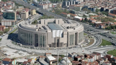 İBB'ye yönelik yolsuzluk soruşturmasında 4 zanlı tahliye edildi