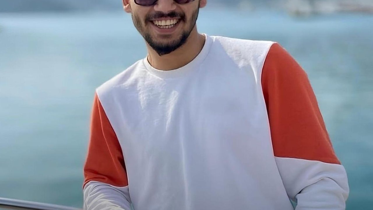 Arkadaşının evinde bıçaklanmış halde ölü bulundu