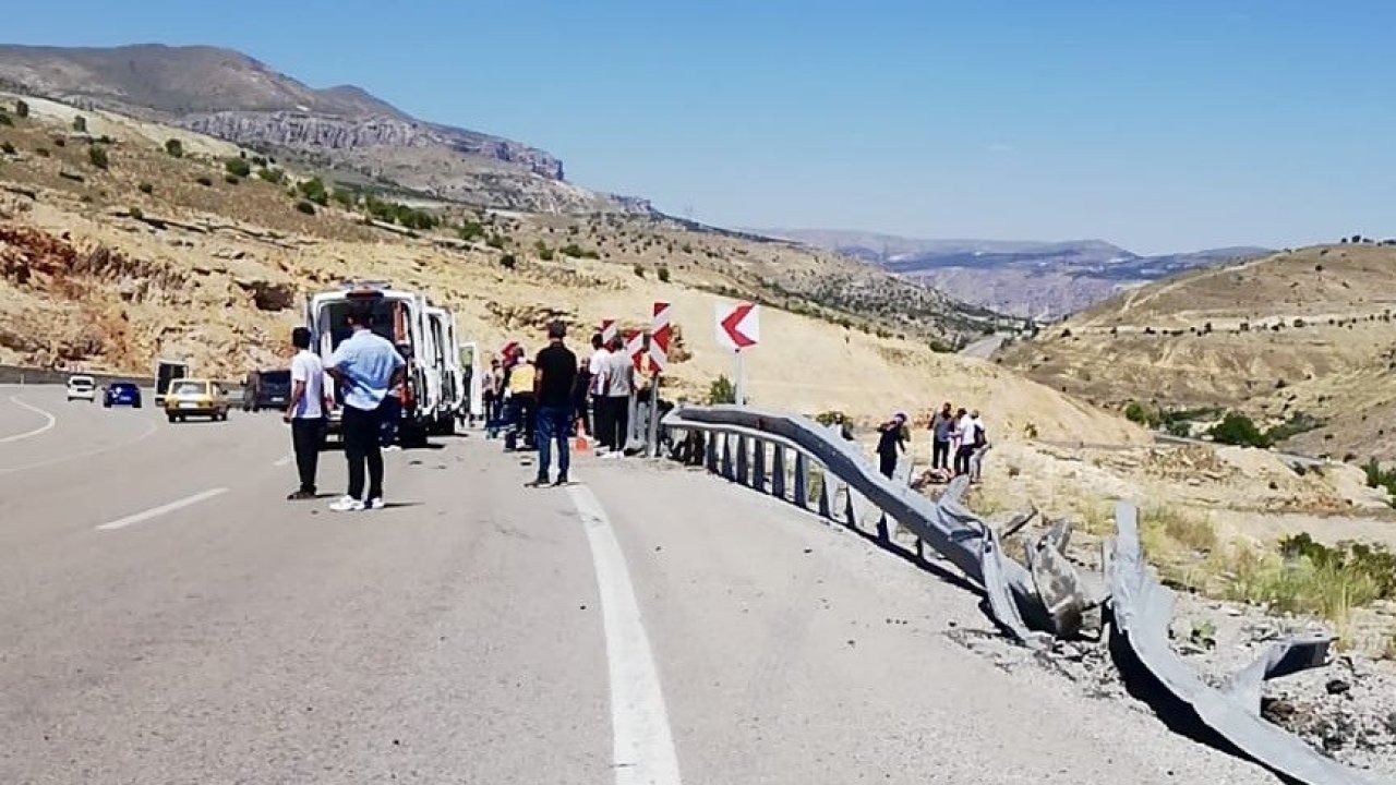 Malatya’da otomobil bariyerlere çarparak takla attı: 1 ölü, 2 yaralı