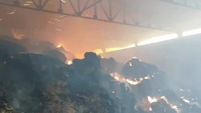 Manisa’da samanlık yangını: Binlerce balya saman kül oldu