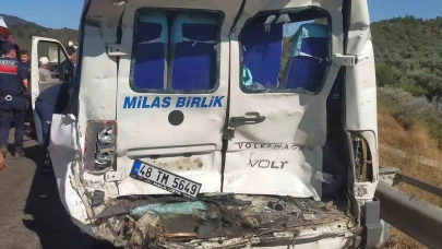 Beton mikseri dolmuşa çarptı: 1 ölü, 13 yaralı